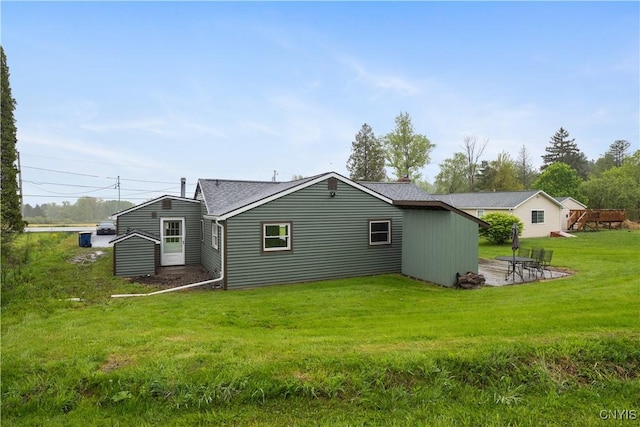 3583 W Seneca Tpke, Onondaga, NY 13215 - rear view of property with a lawn