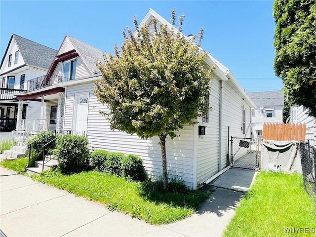 28 Boyd St, Buffalo, NY 14213 - view of home's exterior with a gate