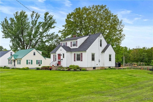 915 W Thomas St, Rome-Inside, NY 13440 - view of front of home with a front yard