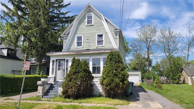 426 Northampton St, Buffalo, NY 14208 - dutch colonial featuring a gambrel roof, a garage, and a front yard