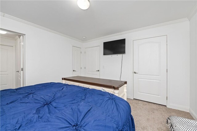 3854 Tari Ln, Murray, NY 14470 - bedroom with light colored carpet, crown molding, and baseboards