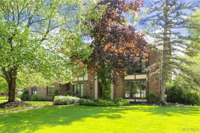 126 Crestwood Ln, Amherst, NY 14221 - view of front of house featuring a front yard and brick siding