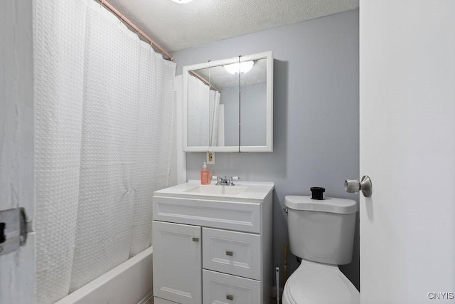 210 Essex St, Syracuse, NY 13204 - full bath featuring vanity, shower / bathtub combination with curtain, toilet, and a textured ceiling