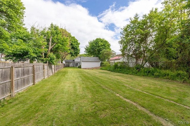 210 Essex St, Syracuse, NY 13204 - view of yard
