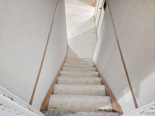146 Lou Ann Dr, Cheektowaga, NY 14043 - view of staircase