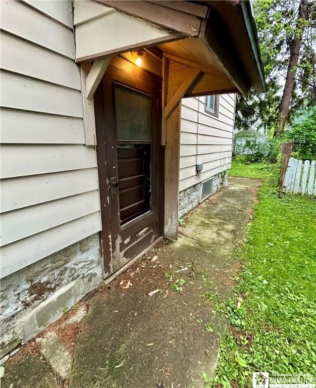 423 Plover St, Dunkirk-City, NY 14048 - view of exterior entry