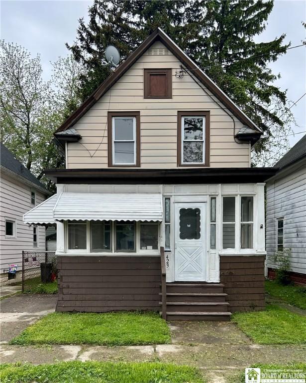 423 Plover St, Dunkirk-City, NY 14048 - traditional style home featuring entry steps