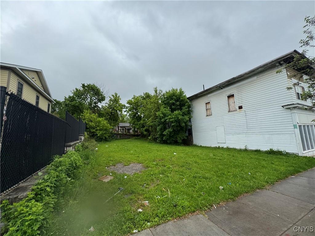 806 Butternut St, Syracuse, NY 13208