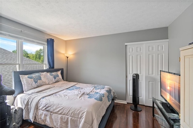 763 Bel Arbor Trl, Webster, NY 14580 - bedroom featuring a textured ceiling, dark wood finished floors, a closet, and baseboards
