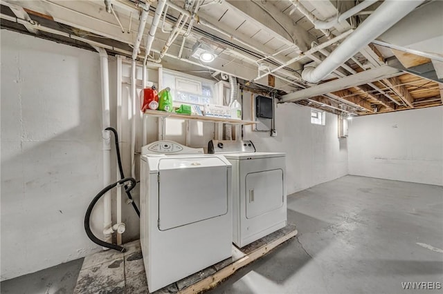 470 Windermere Blvd, Amherst, NY 14226 - laundry area featuring independent washer and dryer
