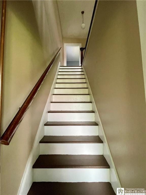 28 N Washington St, Randolph, NY 14772 - view of stairway