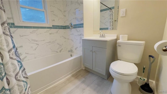 267 Fenway Dr, Syracuse, NY 13224 - full bath featuring vanity, shower / tub combo with curtain, toilet, and wood finished floors