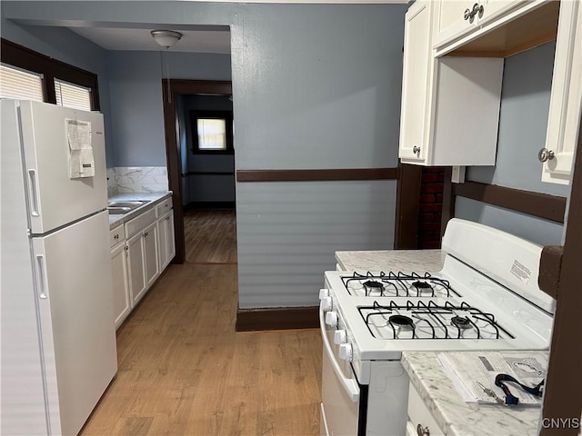 267 Fenway Dr, Syracuse, NY 13224 - kitchen with white appliances, light wood-style floors, and light countertops