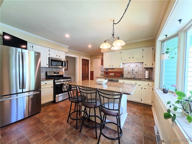 3666 S Hill Rd, Hamburg, NY 14075 - kitchen featuring stainless steel appliances, a sink, backsplash, a breakfast bar area, and crown molding