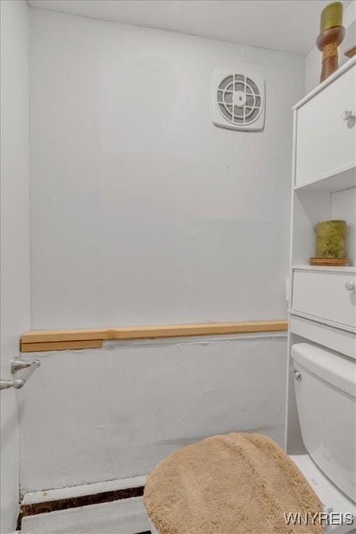 224 Dalton Dr, Tonawanda-Town, NY 14223 - bathroom featuring toilet