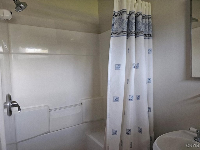 7742 Davis Rd S, Clay, NY 13212 - full bathroom featuring a sink and a shower with curtain