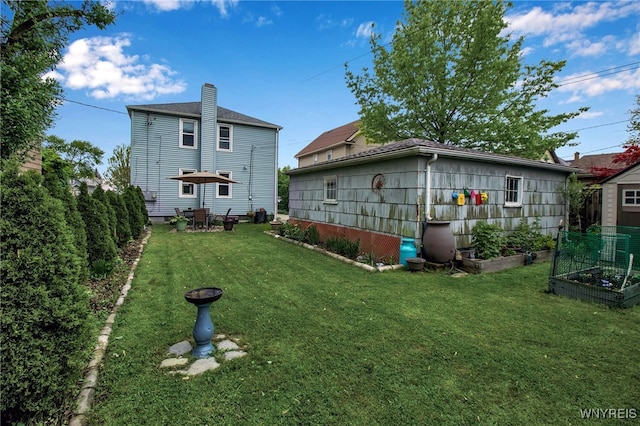 202 Tremaine Ave, Tonawanda-Town, NY 14217 - rear view of property featuring a garden and a yard