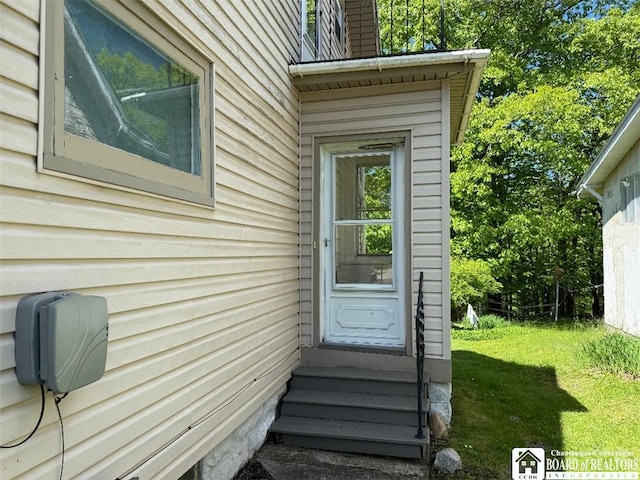 21 Juliet St, Jamestown, NY 14701 - property entrance with a yard