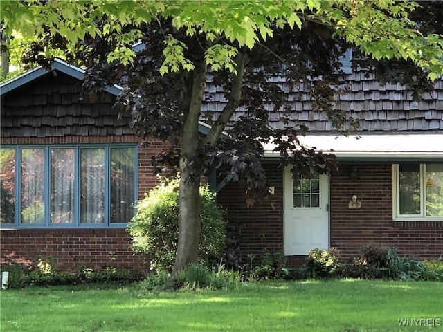 148 Marlin Rd, Grand Island, NY 14072 - view of side of property with brick siding and a lawn
