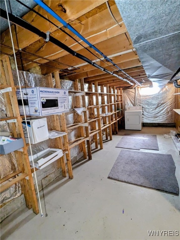 589 Briarwood Ln, Lewiston, NY 14092 - unfinished below grade area featuring washer / clothes dryer