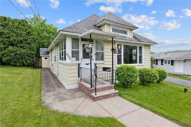 329 Hazelhurst Ave, Syracuse, NY 13206 - view of front facade featuring a front lawn and roof with shingles
