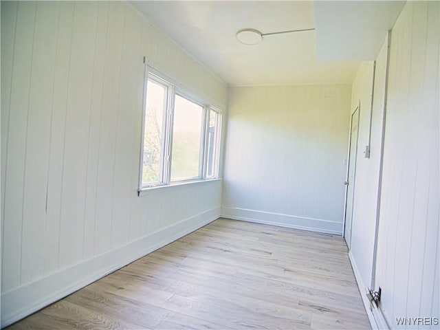 40 Federal Ave, Buffalo, NY 14215 - empty room featuring light wood-type flooring and baseboards