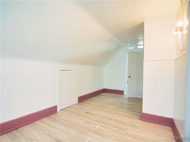 40 Federal Ave, Buffalo, NY 14215 - bonus room featuring light wood-style flooring, baseboards, and lofted ceiling