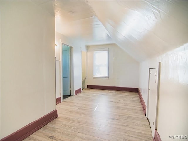 40 Federal Ave, Buffalo, NY 14215 - bonus room with light wood-style flooring, baseboards, and lofted ceiling