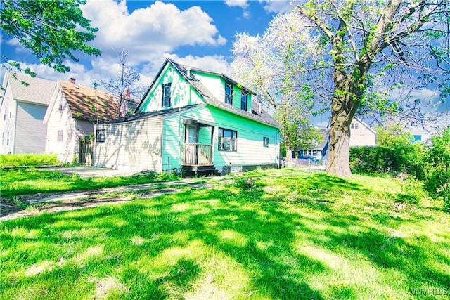 40 Federal Ave, Buffalo, NY 14215 - back of house with a lawn
