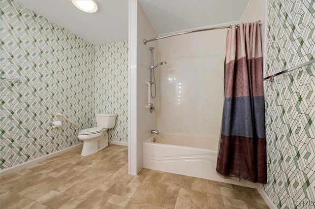 5 Byron Ln, Kirkland, NY 13323 - bathroom featuring wallpapered walls, shower / bath combo with shower curtain, toilet, baseboards, and stone finish flooring