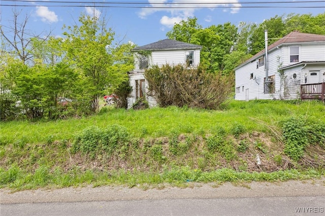9 Walnut St, Hanover, NY 14062 - view of yard