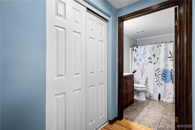 3898 Ridge Lea Rd Unit B, Amherst, NY 14228 - full bath featuring toilet, ornamental molding, vanity, and curtained shower