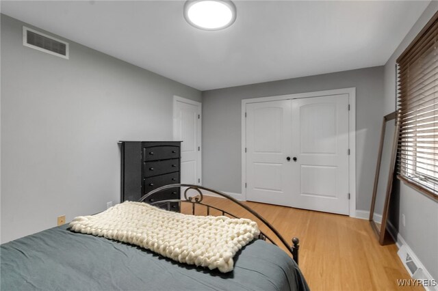 110 Hunt Club Cir, Amherst, NY 14051 - bedroom featuring light wood-style flooring, a closet, and baseboards