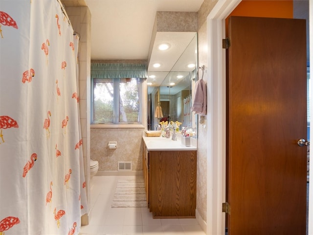 39 Sahara Dr, Gates, NY 14624 - full bath featuring vanity, toilet, tile patterned floors, recessed lighting, and curtained shower