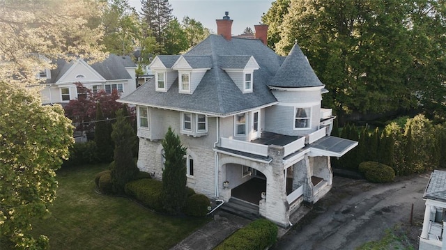 44 Riverside Dr, Binghamton-City, NY 13905 - view of front of property featuring a chimney and a front yard