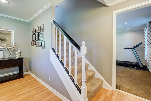272 Shaftsbury Rd, Brighton, NY 14610 - stairway featuring crown molding, wood finished floors, recessed lighting, and baseboards