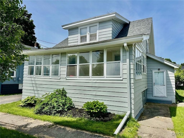 131 Hazelhurst Ave, Syracuse, NY 13206 - view of side of property featuring roof with shingles