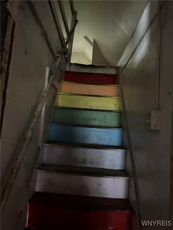 1867 Pierce Ave, Niagara Falls, NY 14301 - view of stairway