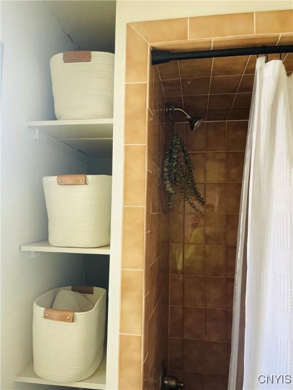 626 Roberts Ave, Syracuse, NY 13207 - bathroom with tiled shower
