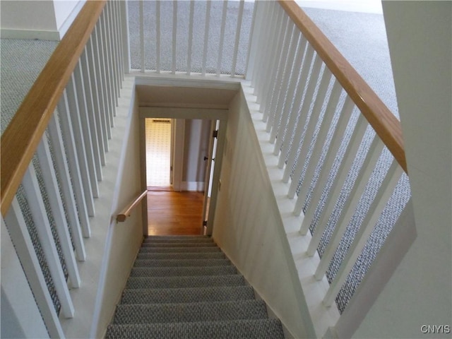 626 Roberts Ave, Syracuse, NY 13207 - stairway with carpet