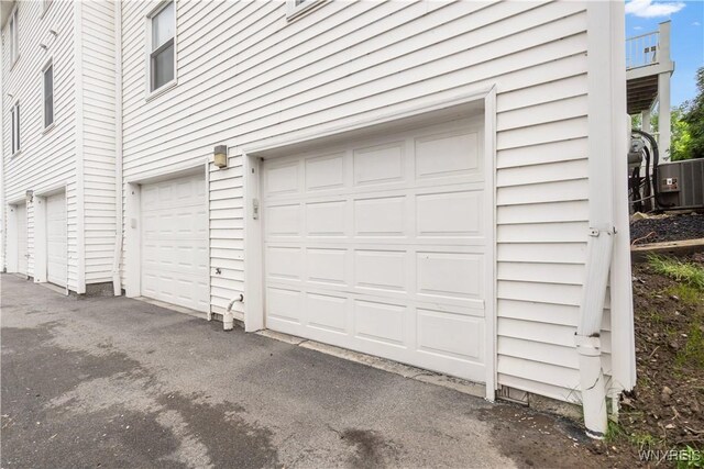 950 Hopkins Rd Unit B, Amherst, NY 14221 - view of garage