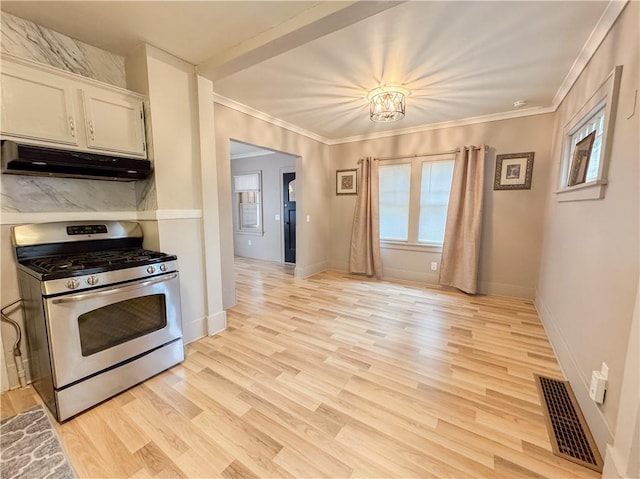 257 Haviland Park, Greece, NY 14616 - kitchen with stainless steel gas stove, under cabinet range hood, light wood-style flooring, crown molding, and baseboards
