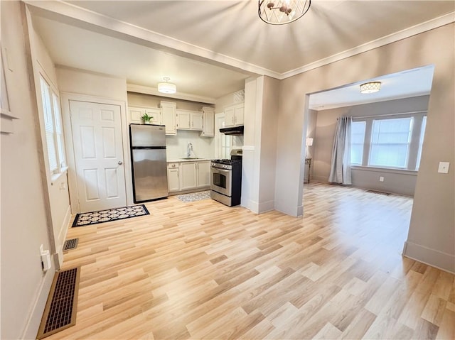 257 Haviland Park, Greece, NY 14616 - kitchen with stainless steel appliances, baseboards, under cabinet range hood, light wood finished floors, and light countertops