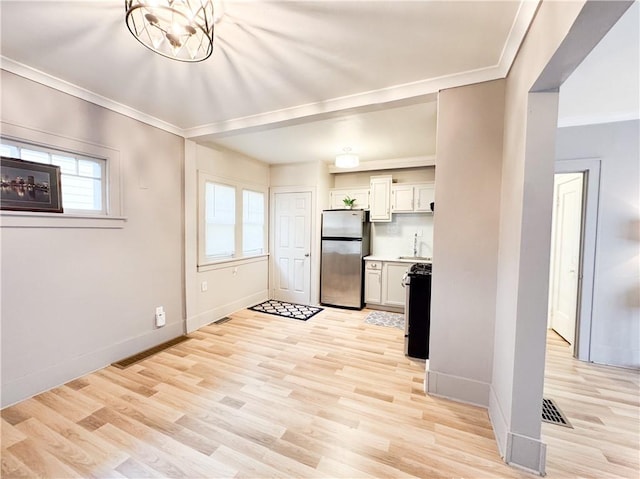 257 Haviland Park, Greece, NY 14616 - kitchen with appliances with stainless steel finishes, a sink, baseboards, light wood-type flooring, and crown molding