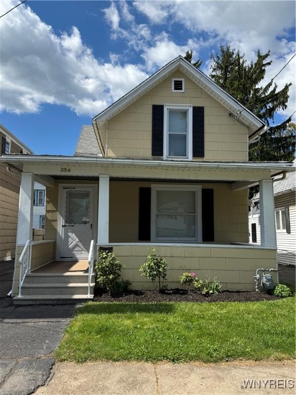 354 Schenck St, North Tonawanda, NY 14120 - bungalow-style house featuring a porch and a front lawn