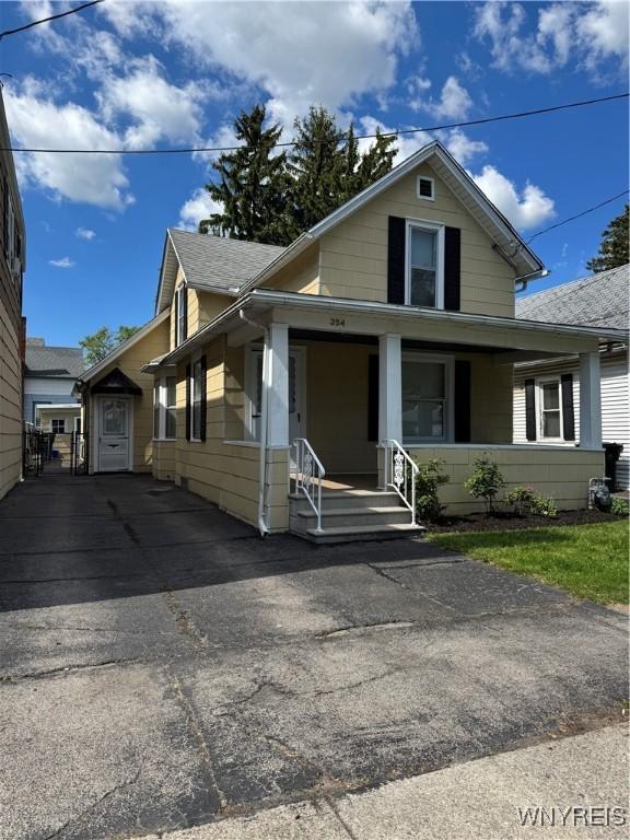 354 Schenck St, North Tonawanda, NY 14120 - bungalow-style house featuring a porch