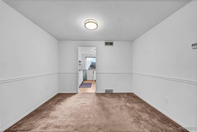 8 Robin Rd, Amherst, NY 14228 - carpeted empty room featuring baseboards