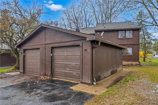 8 Robin Rd, Amherst, NY 14228 - view of detached garage