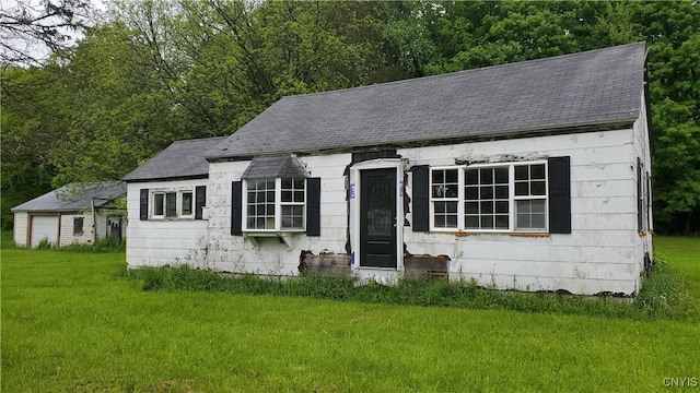 1043 State Highway 26, Pitcher, NY 13124 - cape cod house featuring roof with shingles, a front yard, and a detached garage