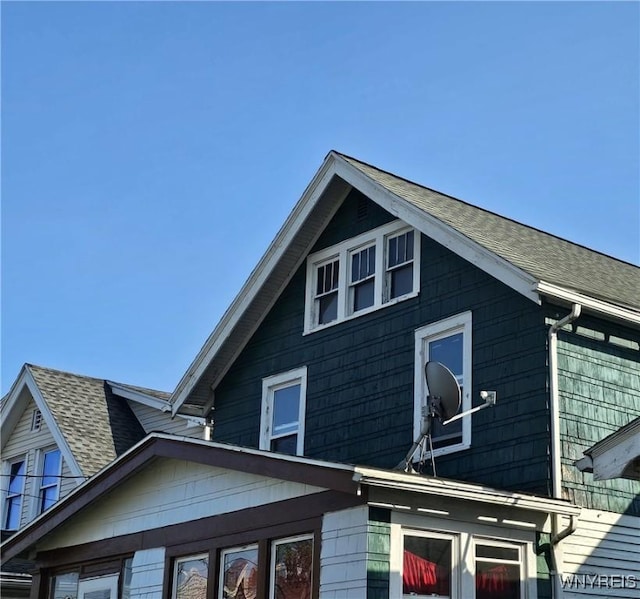 341 Dartmouth Ave, Buffalo, NY 14215 - view of side of property featuring a shingled roof